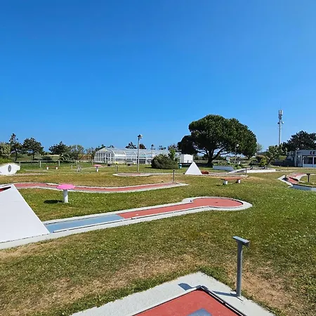 Parenthese En Bord De Merville-Franceville-Plage