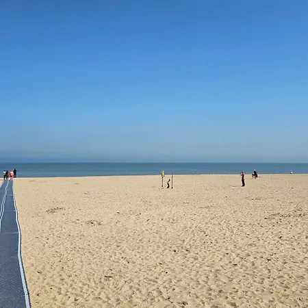 Parenthese En Bord De Merville-Franceville-Plage