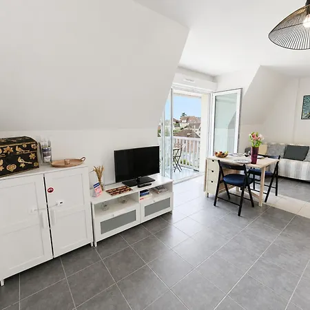 Parenthese En Bord De Apartment