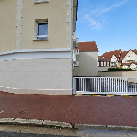Parenthese En Bord De Merville-Franceville-Plage