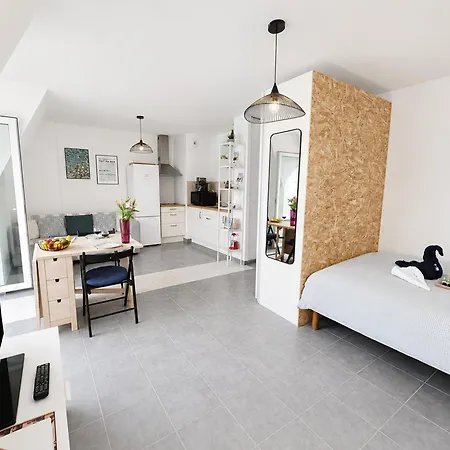 Parenthese En Bord De Apartment